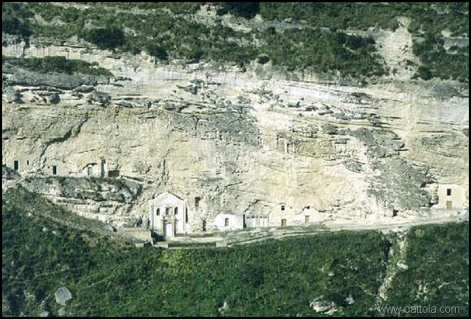 santuario madonna della grotta